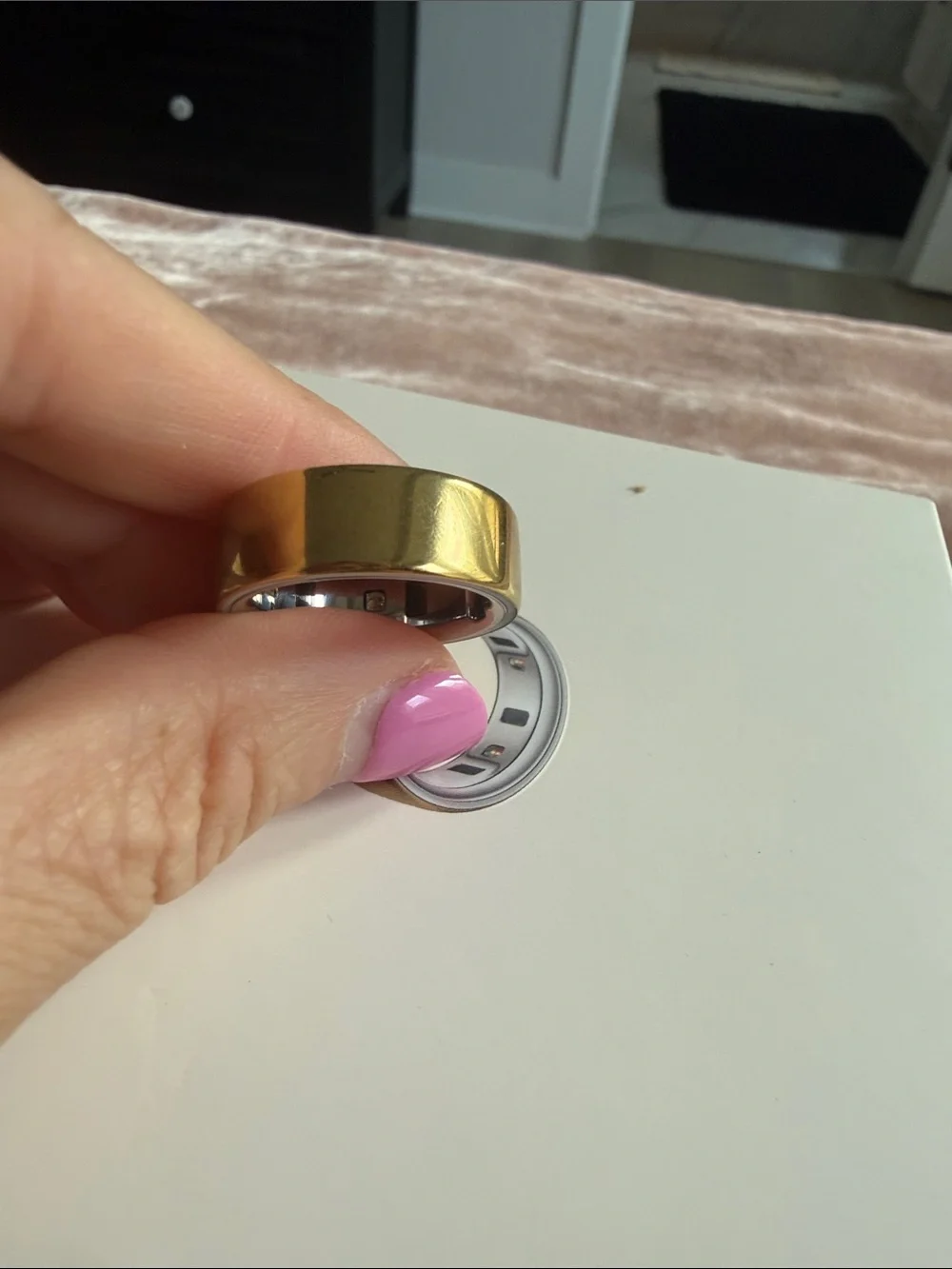 Oura Ring 4 Charger and Box - gold size 8